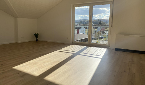 Newly renovated one-room apartment, including parking space and fitted kitchen.