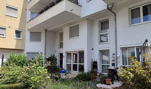 3-room house within a complex, with a terrace and garden – a green oasis, within walking distance of the Main river, and with no agency fees.