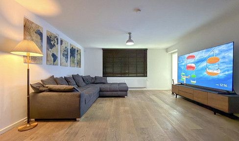 Bright, 3-room apartment with a balcony, located in a quiet area of Munich, Allach-Untermenzing, and with no agency fees.