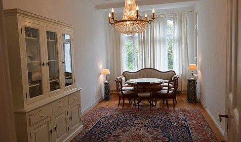 Renovated 3-room apartment in a historic building with a balcony – for rent, no commission fees.