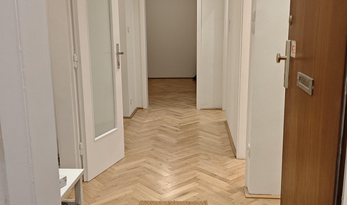 Quiet 2-room apartment in a dead-end street, close to the U4/U6 subway lines and Hannovermarkt/Wallensteinplatz.