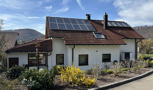 Detached house with a separate apartment, offering views of the valley and a sun terrace, located in a quiet area, and available without commission.