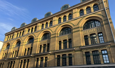 Furnished loft-style apartment near Augustusplatz – renovated, modern, and with elevator access.