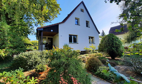 Beautiful detached house with a garden, and building plots available for two detached houses.