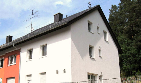 Bright, 3.5-room attic apartment – very low heating costs, quiet location surrounded by greenery.