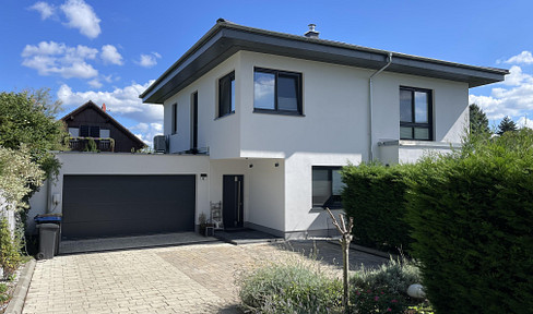 Modern detached house - 5 rooms, 3 bathrooms, KNX smart home system, fireplace, air conditioning, double garage.