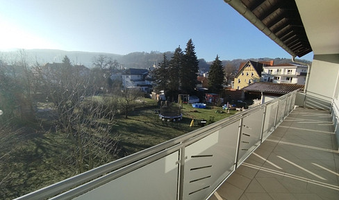 Quiet 3-room apartment on the upper floor, Bad Orb (centrally located).