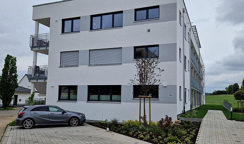 Bright 4.5-room apartment with a balcony, fitted kitchen, and 2 parking spaces in the building's garage (no realtor fees).