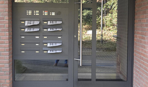 Traumhafte Dachgeschosswohnung mit Kamin, zwei Balkonen und Blick ins Grüne