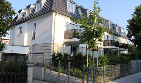 Sehr hochwertige, helle 2-Zi Wohnung mit Wallbox, Klimaanlage, neue Küche, am Park, 3min Tram/U-Bahn