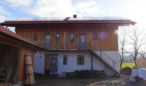 Neubau Maisonette-Wohnung mit tiefem Balkon