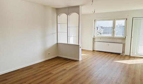 Brand new apartment after renovation: Spacious 3-room apartment with kitchen, balcony, and garage.