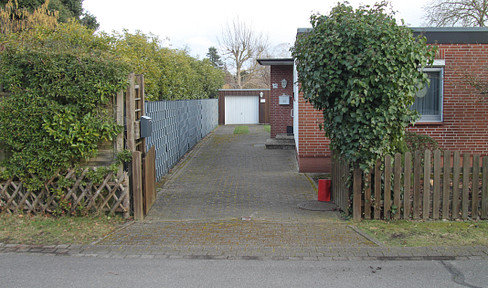 House/Bungalow in a central, yet quiet and friendly neighborhood.
