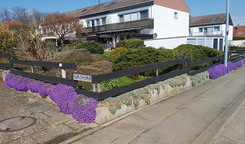 Terraced house with a beautiful garden, perfect for relaxing.