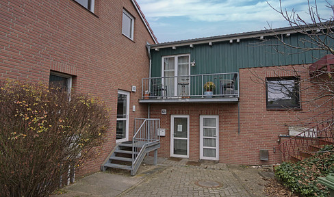 Hamburg Bergedorf - Well-maintained, modernized 2-room apartment with balcony, available for rent immediately.