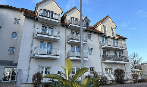 Newly renovated 2-room apartment with a balcony, fitted kitchen, and underground parking space.