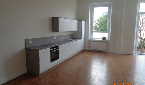 Stylish 4-room apartment with fitted kitchen, terrace, and parking space.