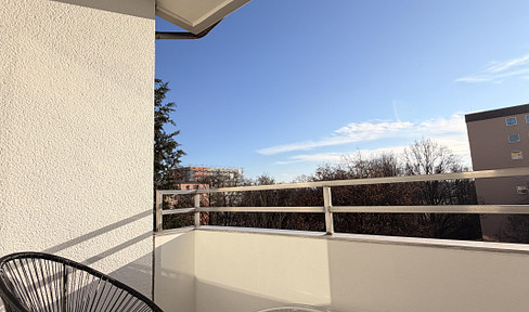 Newly renovated apartment in Hadern (U6 line), with 2 rooms still available.