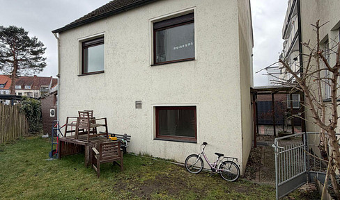 Ruhiges Hinterhaus mit Garten – 4 Zimmer, ca. 100 m² – Bremer Straße