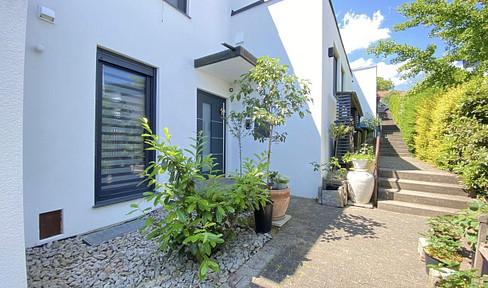 High-quality single-family home with exclusive living comfort and future-proof energy efficiency.