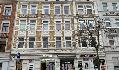 37.5 square meters of charm in a historic building, located in a beautiful, quiet, yet still central area.