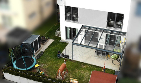 Modern detached house with pergola, garage, and photovoltaic system | 6 rooms | 148 m² | KfW-55 Standard (energy efficiency standard).