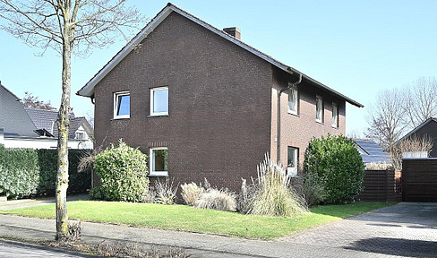 Großes Einfamilienhaus mit großer Garage und Vollkeller in Dülmen provisionsfrei zu verkaufen!