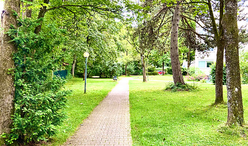 Living in a green environment: Furnished 2-room apartment with excellent access to the South Park.