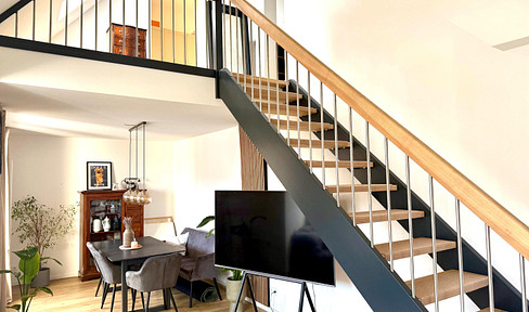 Exclusive 2.5-room maisonette apartment: Energy-efficient, modern, completely renovated, with a loggia and parking space.