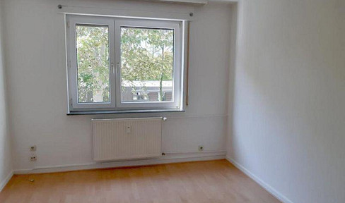 Beautiful, bright, and well-maintained 2.5-room apartment with a balcony, central heating, and fitted kitchen in Tübingen.