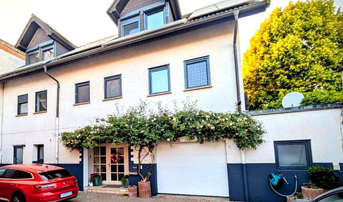 Modernized family home in Dielheim: 7 rooms, solar panel system, and separate apartment.