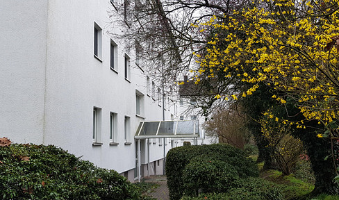sofort Einzugsbereit, geräumige renovierte 2-Zimmer Wohnung mit schönem Balkon