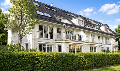 Apartment within a house in a luxury villa: 102.3 m² garden apartment with a south-facing terrace, private garden, energy efficiency rating A, and underground parking.