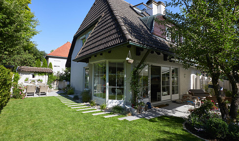 Excellent location - Detached house in Munich-Obermenzing.
