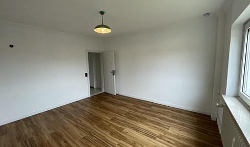 Bright 4-room apartment for sale with two balconies in Niedernhausen - No commission fees.