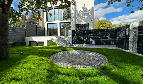Modern, spacious single-family house with a separate apartment and garage, located on the edge of a forest.