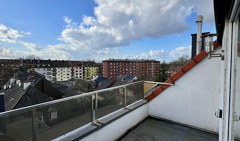 Helle 2,5-Zimmer-Wohnung mit Balkon & ausgebautem Spitzboden!
