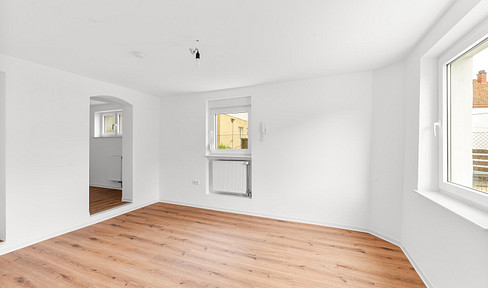 45 m² terrace | Completely renovated and vacant | 2-room city apartment | Prime location in Stuttgart-South.