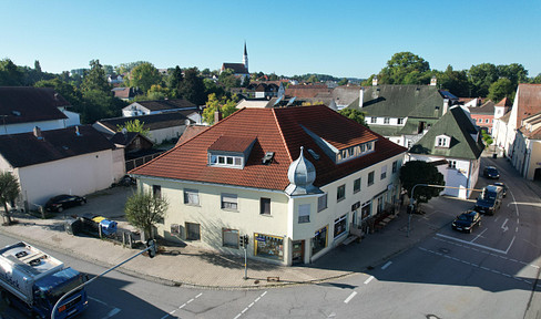 Multi-family building in the center of Arnstorf, comprising 11 units, fully let for the long term - NO COMMISSION.