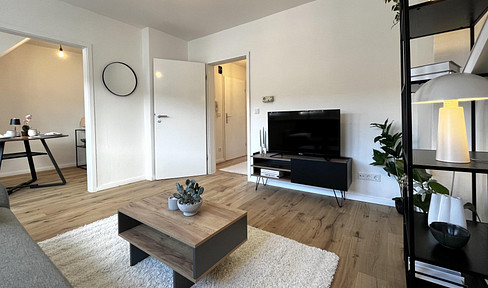 Modern living in a prime location: High-quality renovated 2.5-room apartment.