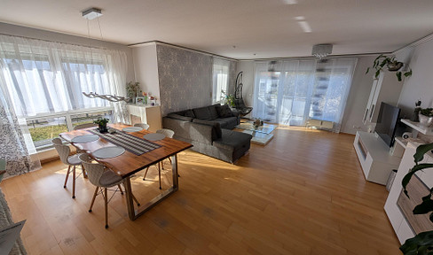 Sunny and spacious 4.5-room maisonette apartment with a great view.
