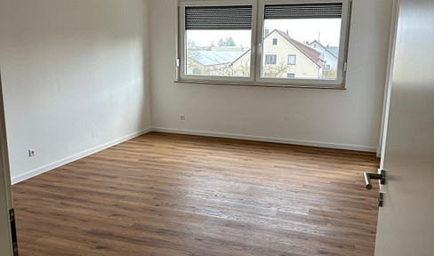 Spacious 3.5-room apartment with balcony and elevator – 89 m² – no commission fees – available immediately.