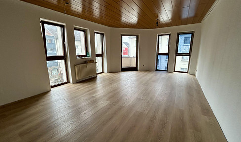 Bright 2-room apartment (60 m²) | Modern fitted kitchen | Balcony | Elevator | Suitable for shared living.