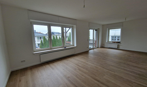Freshly renovated 3-room apartment on the first floor with a balcony, in a prime location.