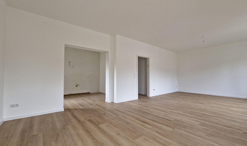 Freshly renovated 3-room ground-floor apartment with a terrace and garden, located in a prime location.