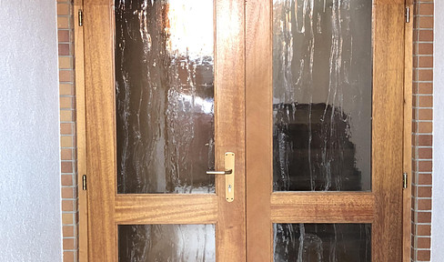 Charming townhouse with high-quality finishes and a garden.