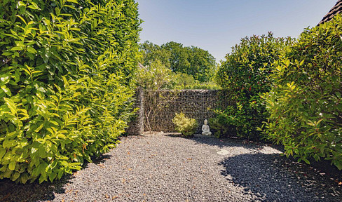 1-room office, 26 square meters. Includes garden access, toilet, and shower.