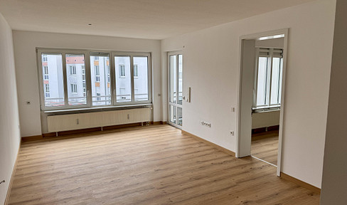 Helle 4-Zimmer Wohnung mit Balkon im 2. OG in Taufkirchen
