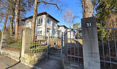 Grunewald, prime location: Stylish apartment near Kurfürstendamm with parking space.