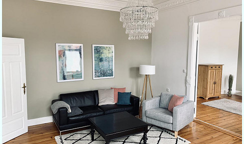 Newly renovated, bright 4-room apartment in a prime location.